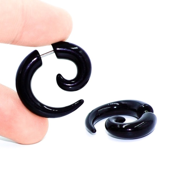 Any 2/$20! Black Swirl Faux Gauge Earrings - Picture 2 of 10